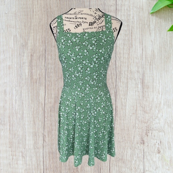 nine britton Dresses & Skirts - Nine Britton Desiree Green Floral A-Line Mini Dress NWT Size SP